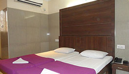 Hotel Haridwar-Deluxe AC Double Coat Room1