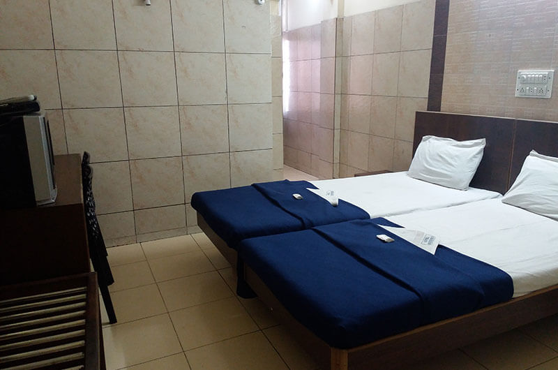 Hotel Haridwar-Deluxe Double Coat Room2