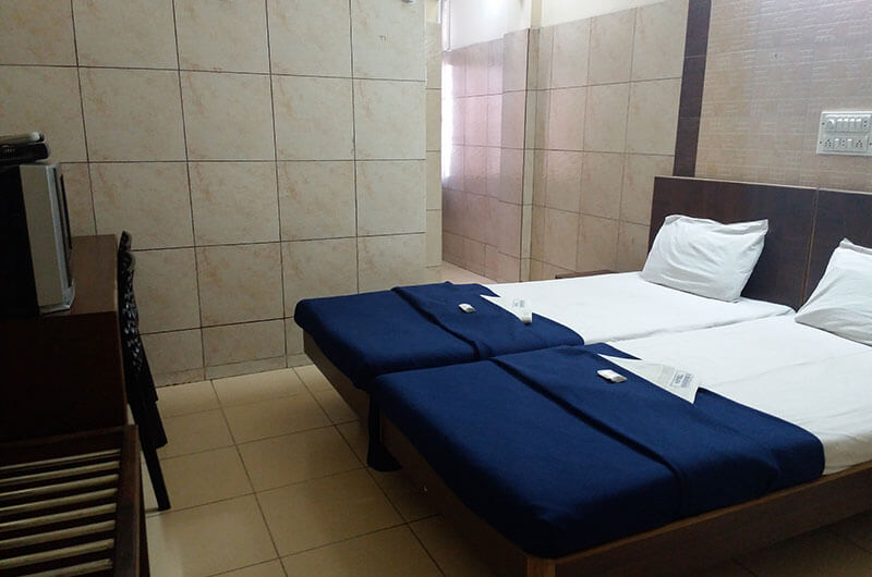 Hotel Haridwar-Deluxe Double Coat Room3
