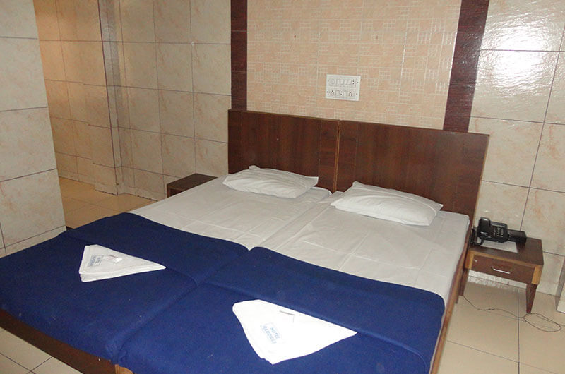 Hotel Haridwar-Deluxe Double Coat Room7